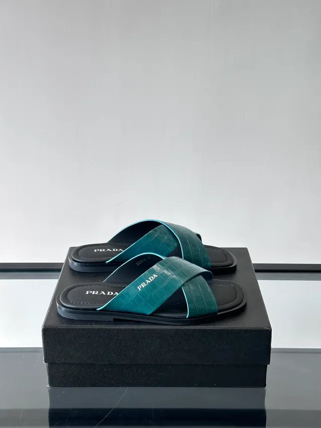Prada কালো নীল ক্রস-স্ট্র্যাপ ফ্ল্যাট সোল ক্যাজুয়াল স্যান্ডেল 20
