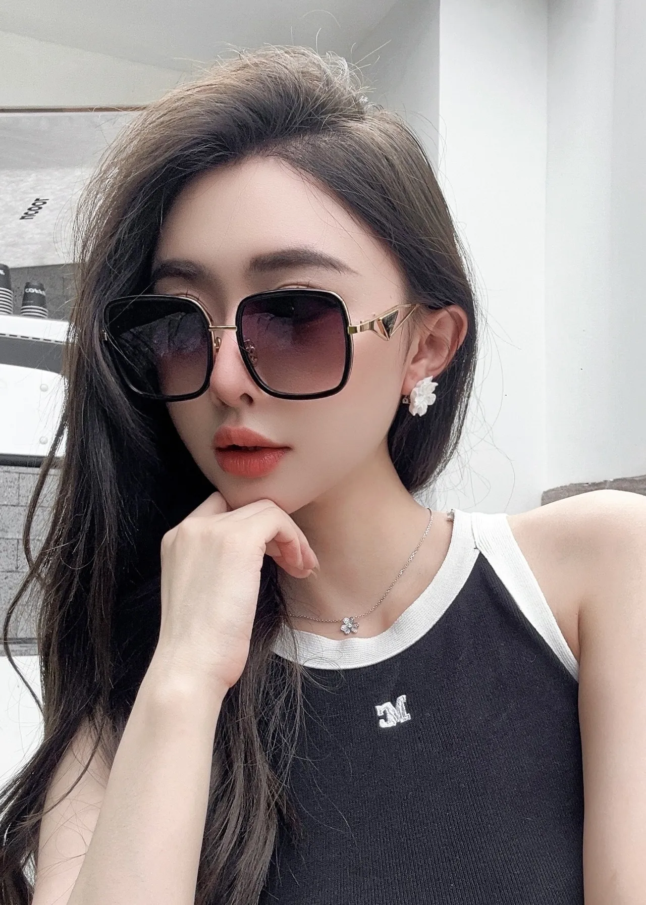 Prada 黑金 超大方框 金属点缀 太阳镜 8