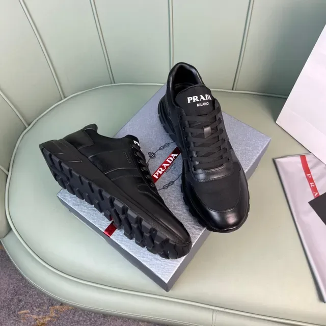 Prada Sapatilha de Couro e Textil Preto Low-Top Lifestyle 6