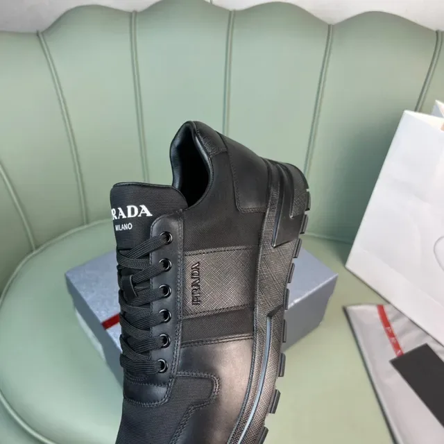 Prada Sapatilha de Couro e Textil Preto Low-Top Lifestyle 7