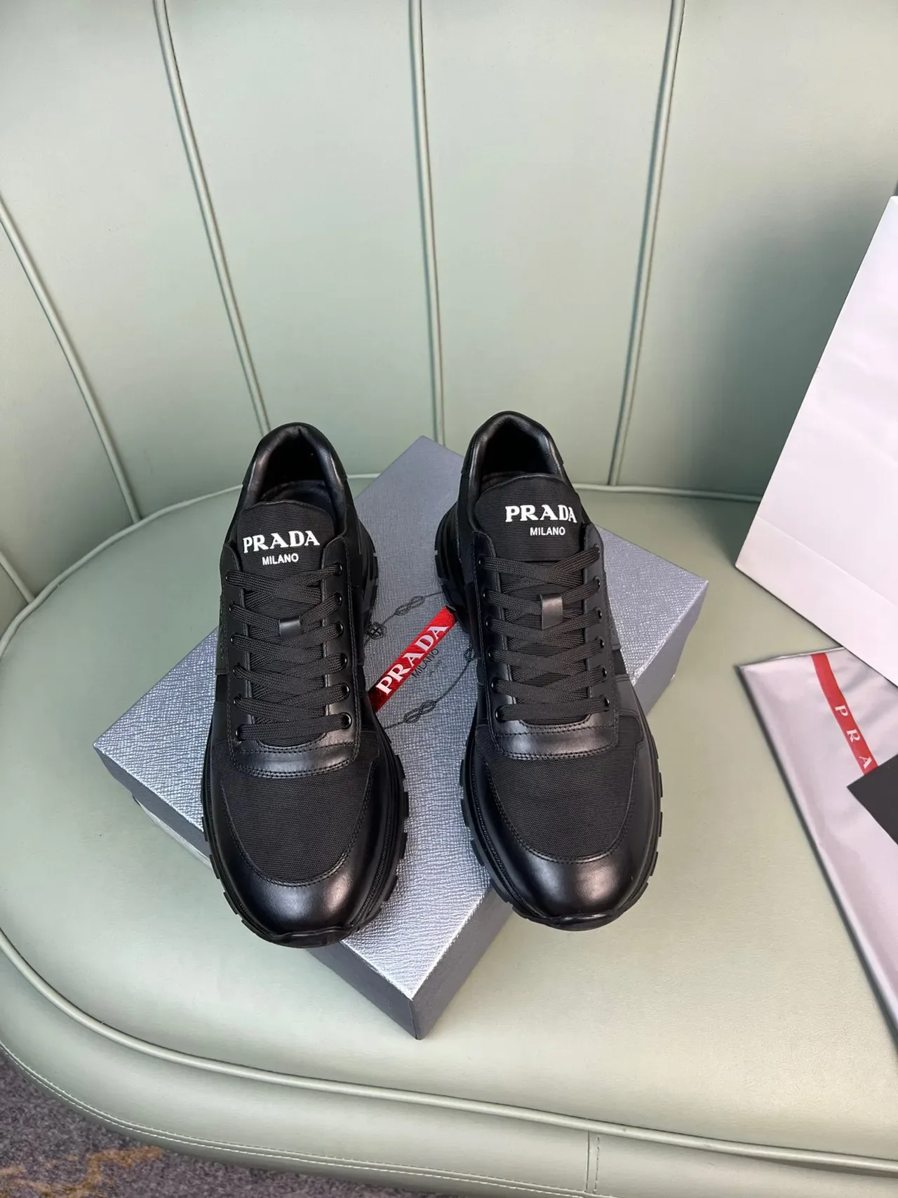 Prada Sapatilha de Couro e Textil Preto Low-Top Lifestyle 8
