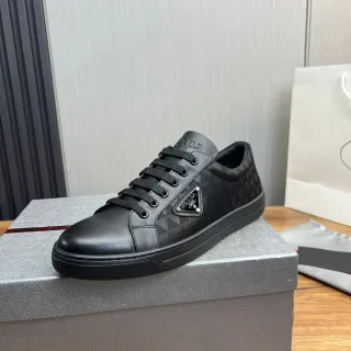 Prada 黑色低帮系带生活休闲鞋