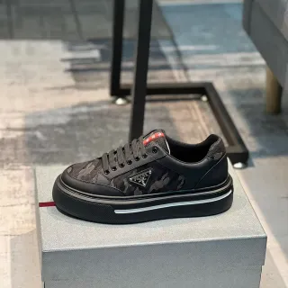 Prada 黑色红色网面和皮革上部厚平台鞋底生活方式运动鞋