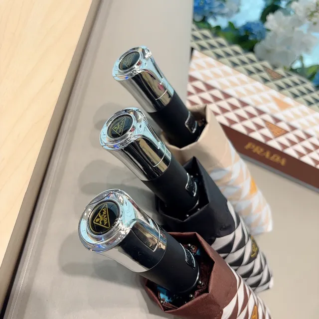 Prada 棕白几何三角印花可折叠天篷手袋 3