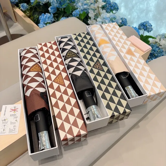 Prada 棕白几何三角印花可折叠天篷手袋 4