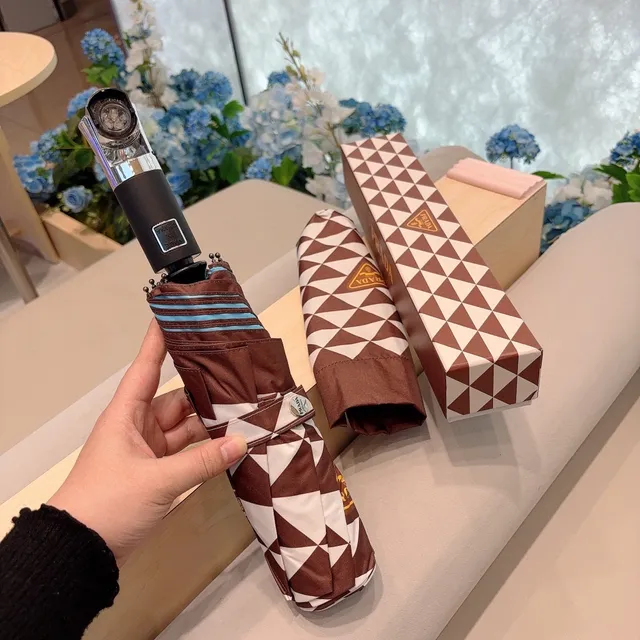 Prada 棕白几何三角印花可折叠天篷手袋 8