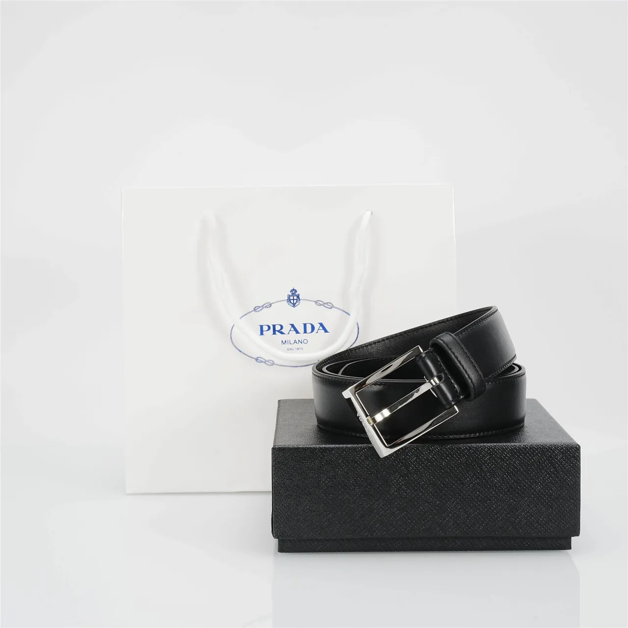 Prada क्लासिक काली चांदी न्यूनतम पॉलिश्ड बकल चमड़े की बेल्ट 3
