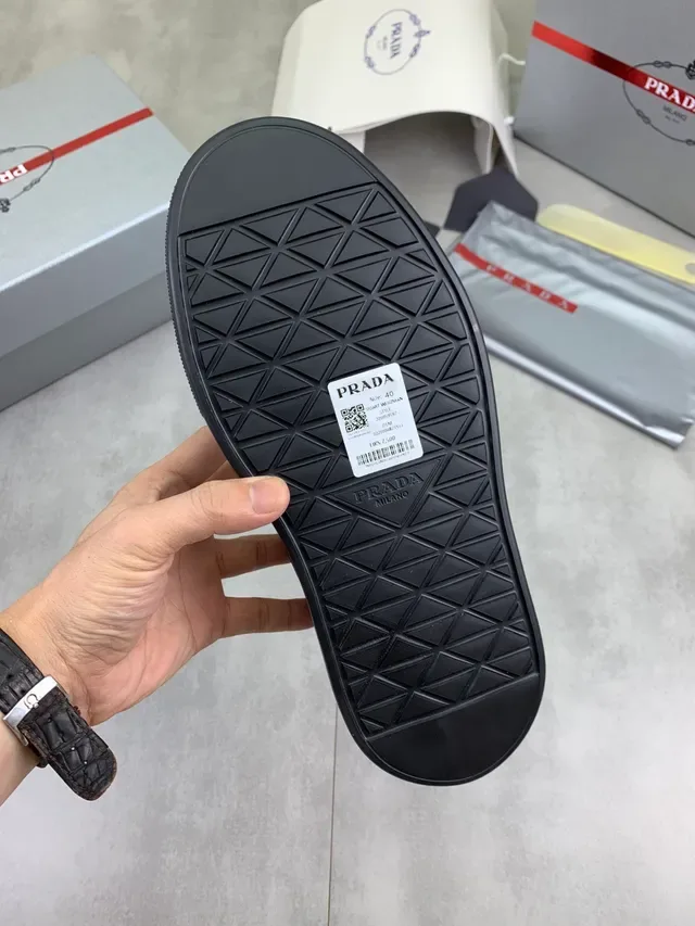 Prada Cloudbust কালো এবং সাদা প্ল্যাটফর্ম চাঙ্কি স্নিকার্স 3