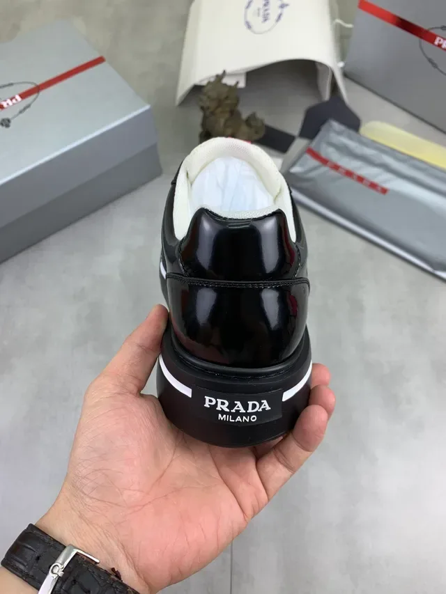 Prada Cloudbust কালো এবং সাদা প্ল্যাটফর্ম চাঙ্কি স্নিকার্স 4