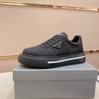 Prada Cloudbust काले चमड़े की प्लेटफॉर्म लाइफस्टाइल स्नीकर