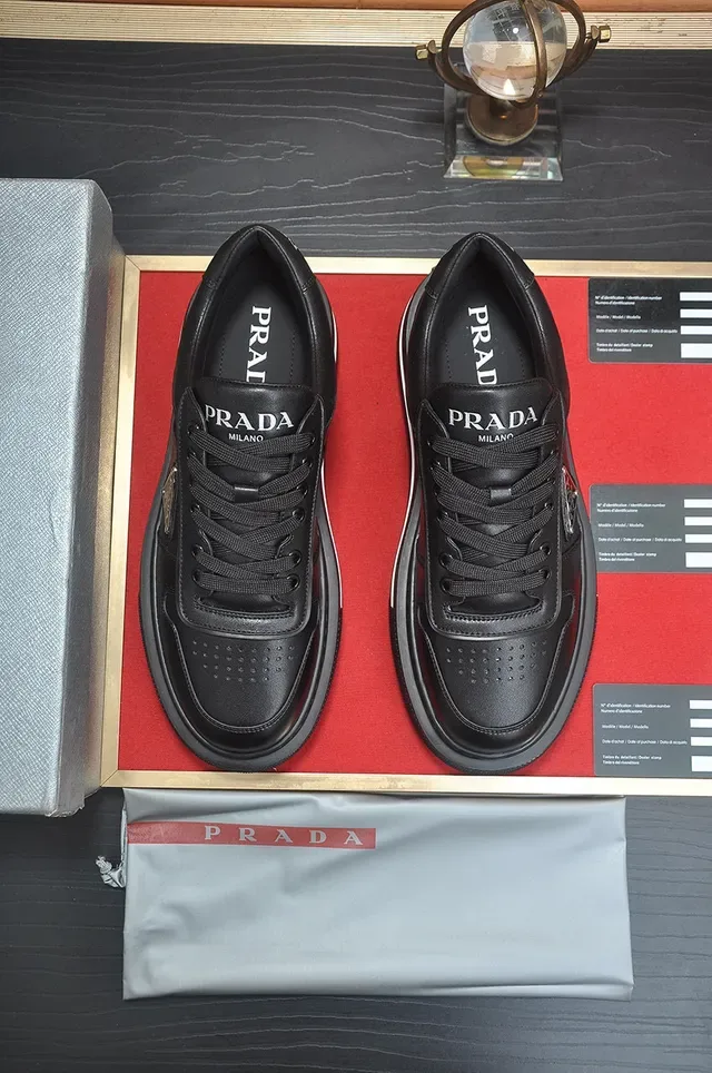 Prada Cloudbust Sneakers Lifestyle en Cuir Noir à Plateforme 2