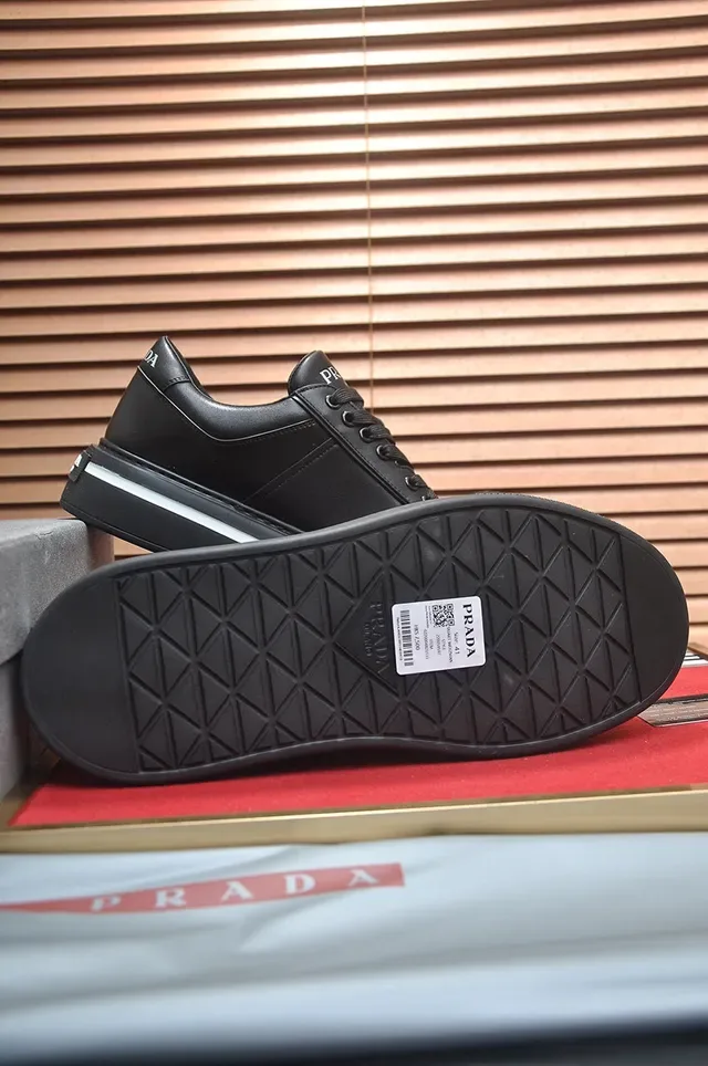Prada Cloudbust Sneakers Lifestyle en Cuir Noir à Plateforme 5
