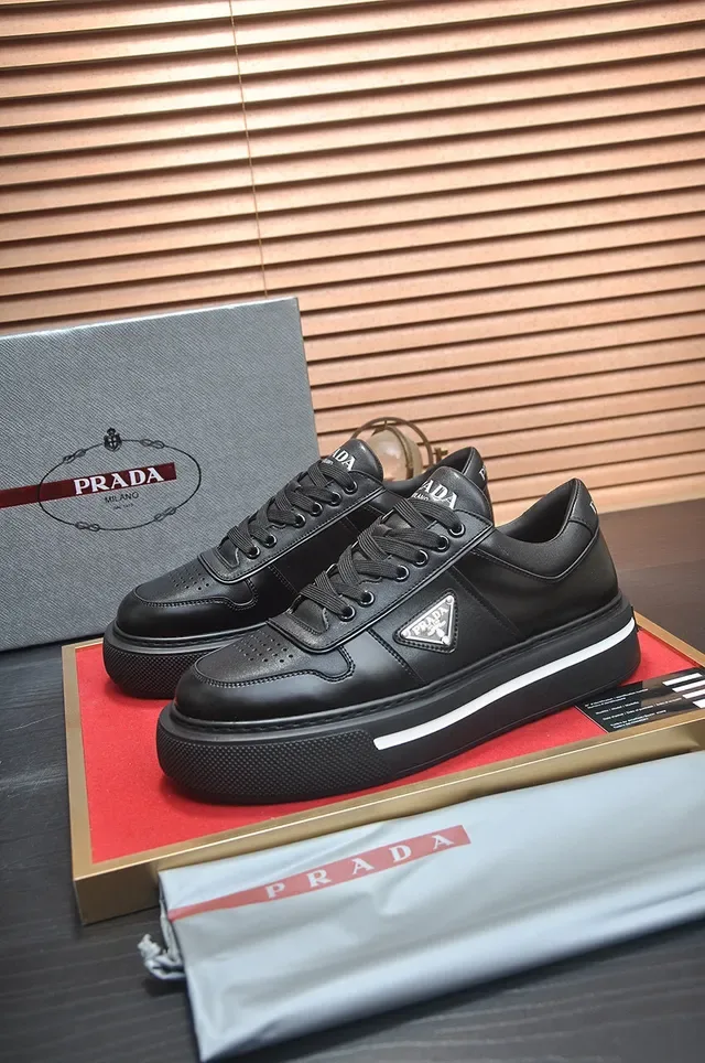 Prada Cloudbust Sneakers Lifestyle en Cuir Noir à Plateforme 8