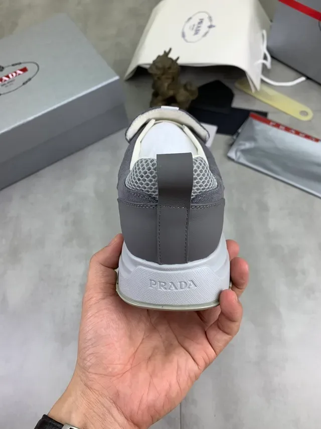Prada Cloudbust Gris Maille et Daim Slip-On Lifestyle Sneakers 3