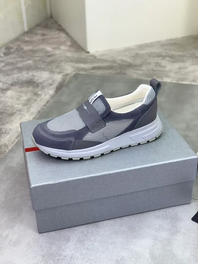 Prada Cloudbust Gris Maille et Daim Slip-On Lifestyle Sneakers 4