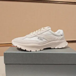 प्राडा क्लाउडबस्ट Off-White मिक्स्ड-मटेरियल चंक स्नीकर