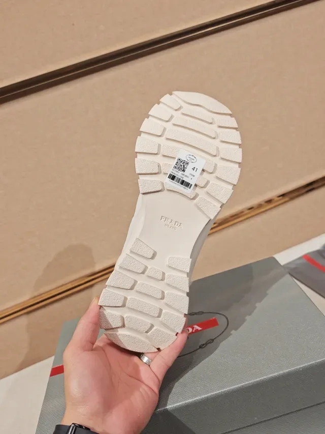 प्राडा क्लाउडबस्ट Off-White मिक्स्ड-मटेरियल चंक स्नीकर 2