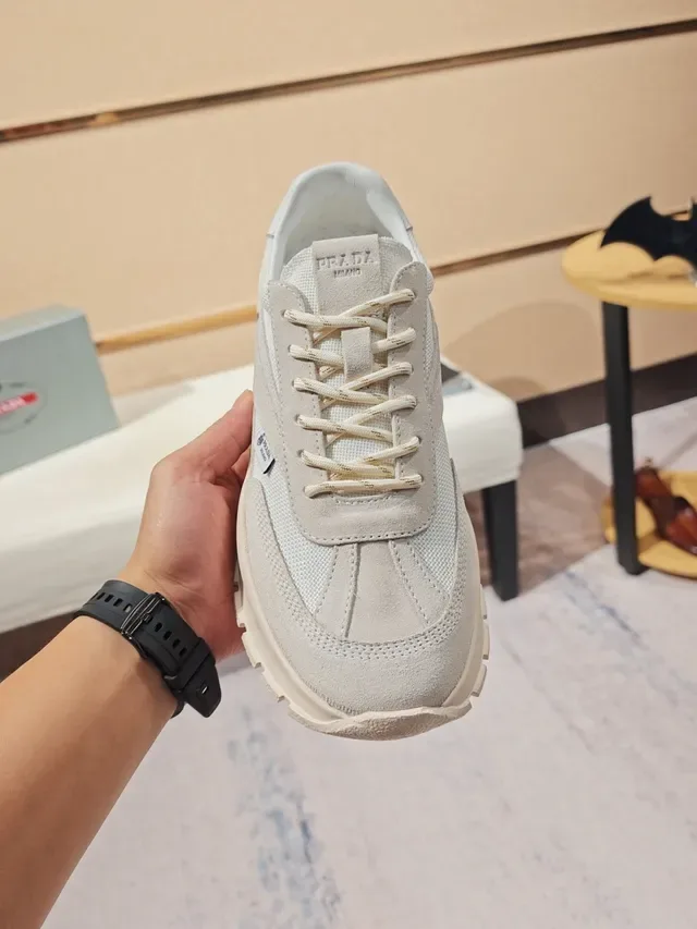 प्राडा क्लाउडबस्ट Off-White मिक्स्ड-मटेरियल चंक स्नीकर 6