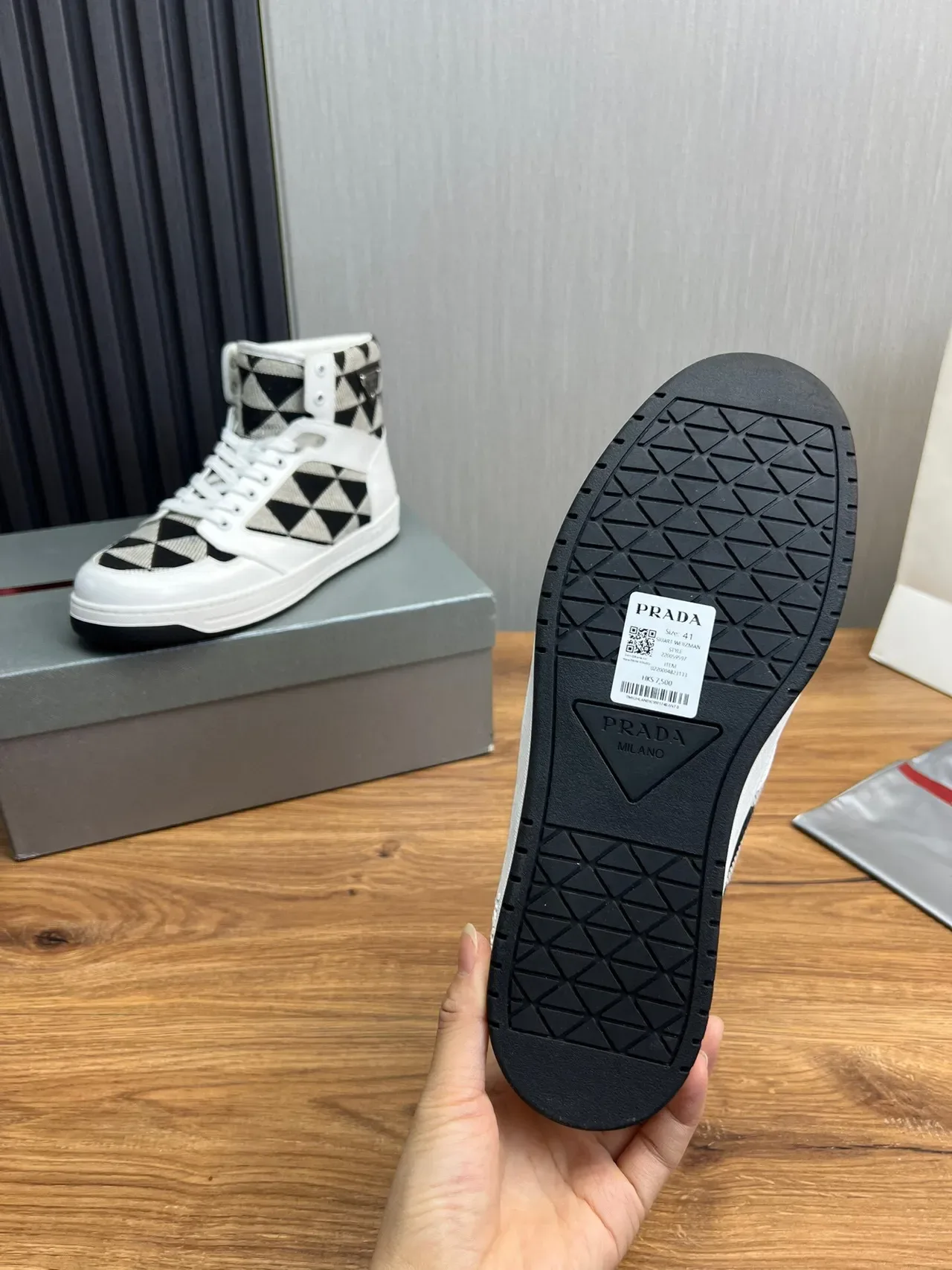 Prada Cloudbust Blanc Noir Baskets Hautes Cuir Brillant Lifestyle 9