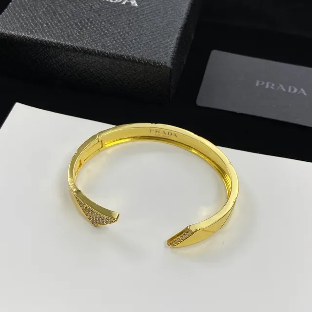 Prada Bracelet Manchette Ouvert en Cristaux Pavé Géométriques Dorés 2