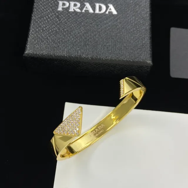 Prada Bracelet Manchette Ouvert en Cristaux Pavé Géométriques Dorés 3