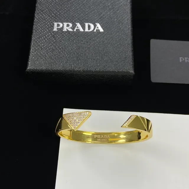 Prada Bracelet Manchette Ouvert en Cristaux Pavé Géométriques Dorés 4