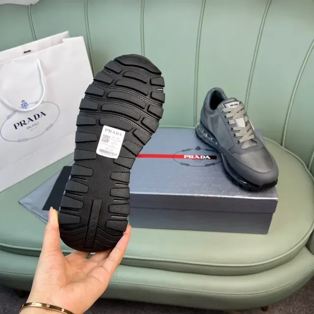 Prada Gray Black 网布和合成鞋面 透明气垫中底 生活方式运动鞋 2