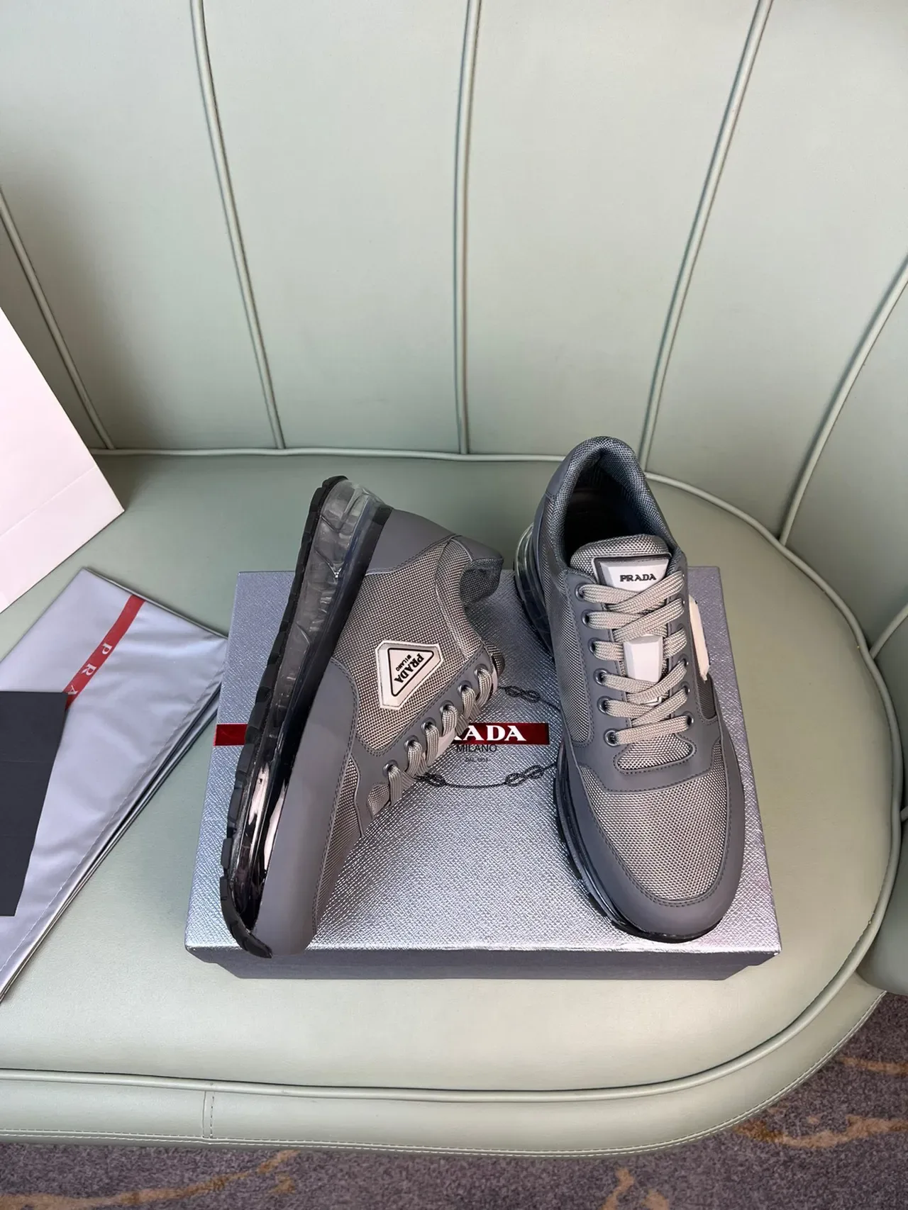Prada Gray Black 网布和合成鞋面 透明气垫中底 生活方式运动鞋 4