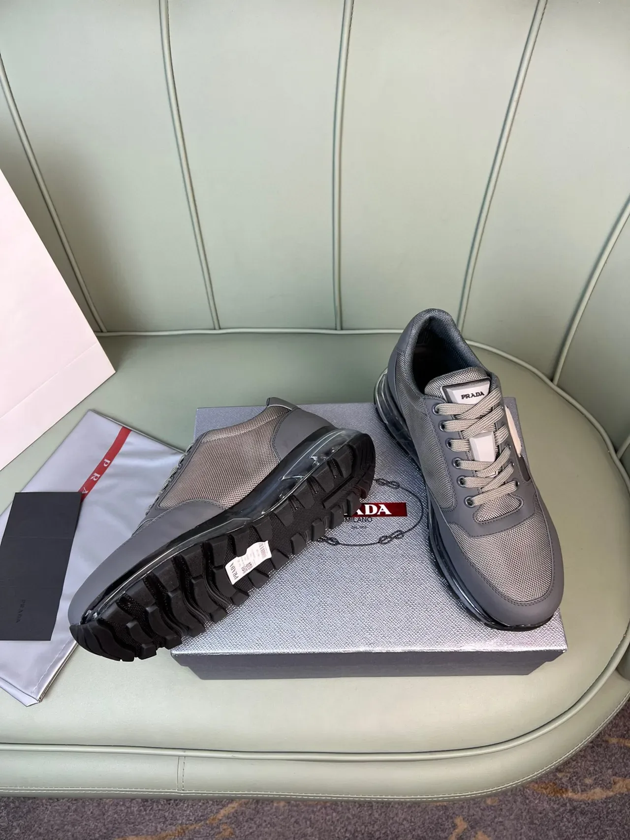 Prada Gray Black 网布和合成鞋面 透明气垫中底 生活方式运动鞋 7