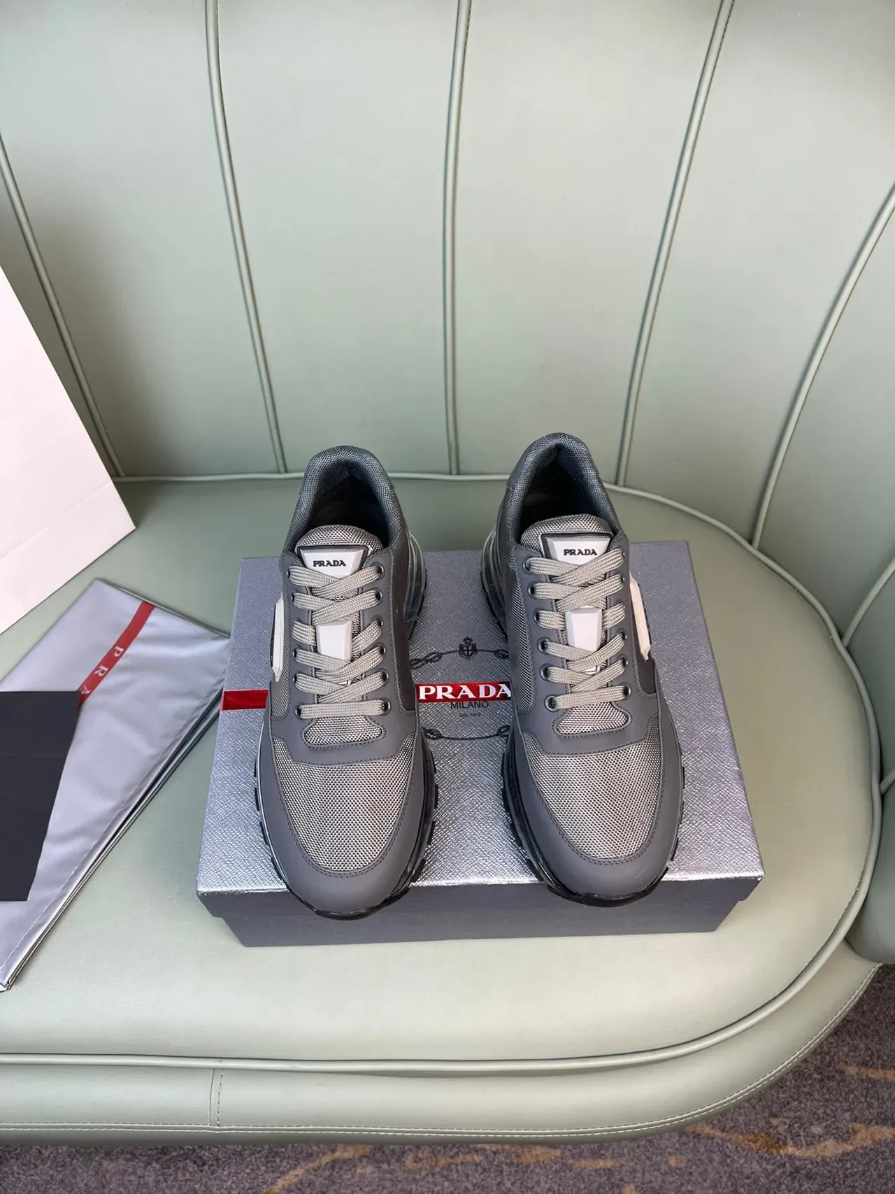 Prada Gray Black 网布和合成鞋面 透明气垫中底 生活方式运动鞋 9