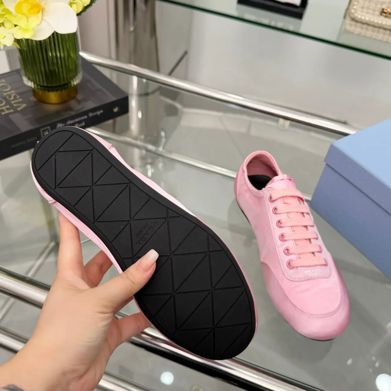 Sneakers Lifestyle Prada Rose Noir Satiné Haut Élastique Col de Cheville Élastique 2