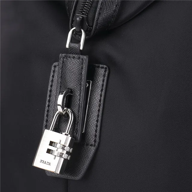 Prada Re-Nylon Bolso Boston Negro con Asas de Cinta Estructurada 3