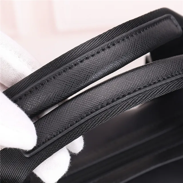 Prada Re-Nylon Bolso Boston Negro con Asas de Cinta Estructurada 5