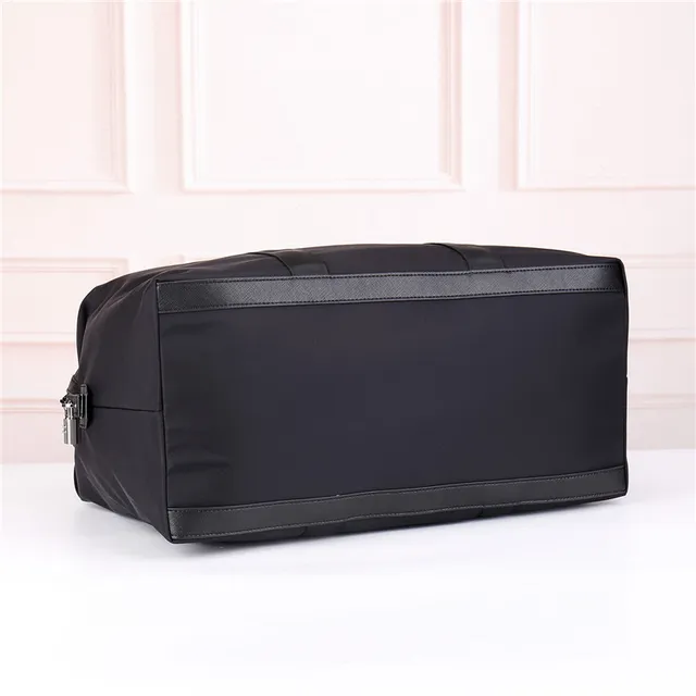Prada Re-Nylon Bolso Boston Negro con Asas de Cinta Estructurada 7