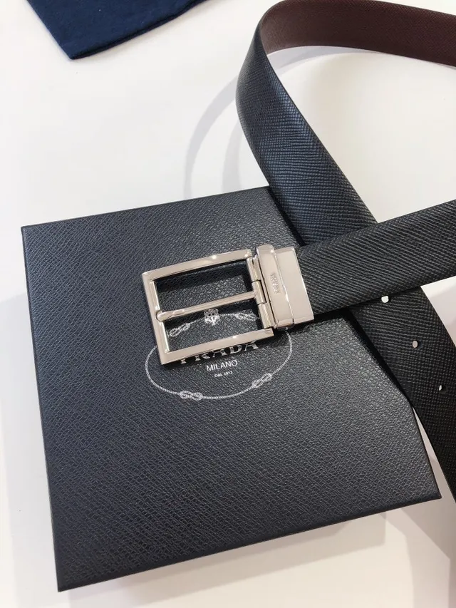 Prada 可逆纹理黑色和勃艮第皮革腰带 2