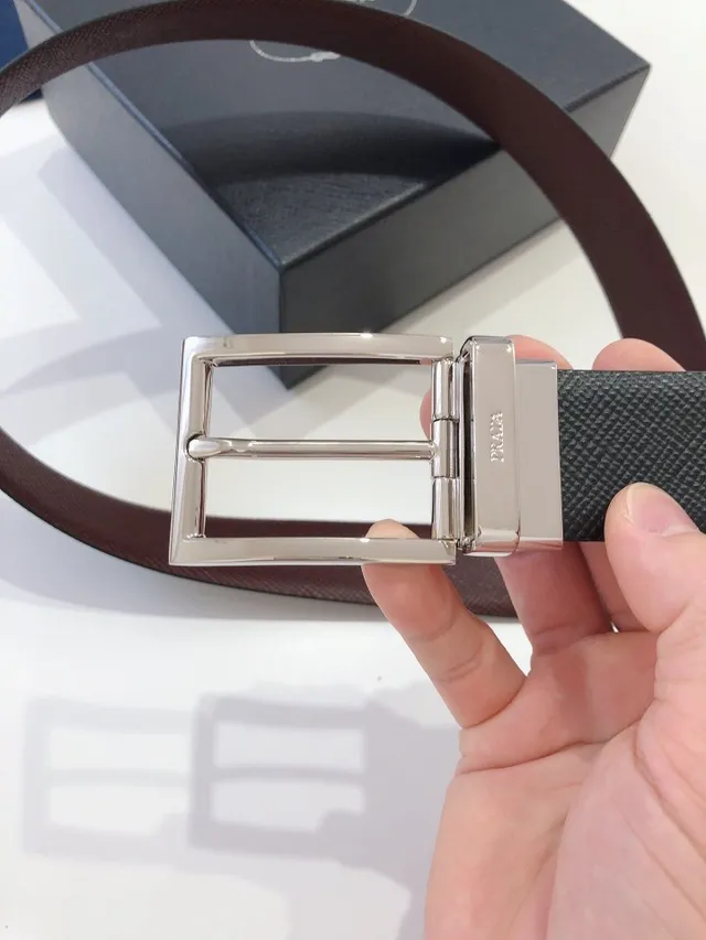 Prada 可逆纹理黑色和勃艮第皮革腰带 3