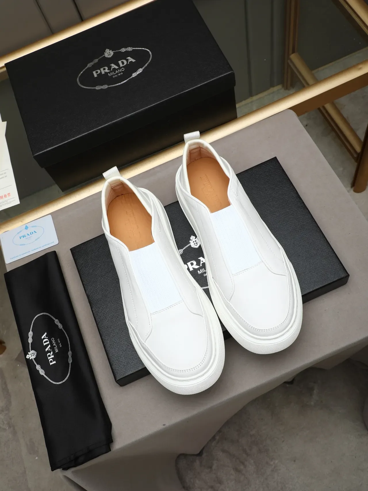 Zapatillas Prada Slip-On Blancas de Cuero Lifestyle 3