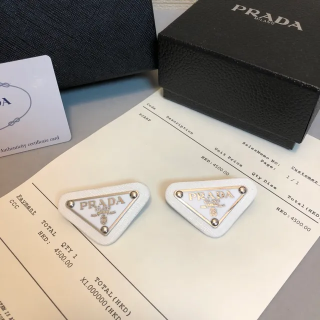 Prada त्रिकोण लोगो काला सफेद त्रिकोणीय टेक्स्चर्ड फैब्रिक ब्रोच 3