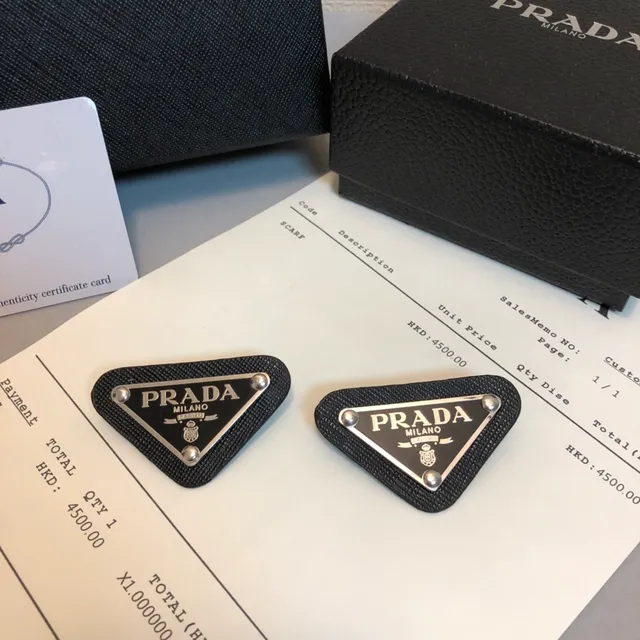 Prada त्रिकोण लोगो काला सफेद त्रिकोणीय टेक्स्चर्ड फैब्रिक ब्रोच 4