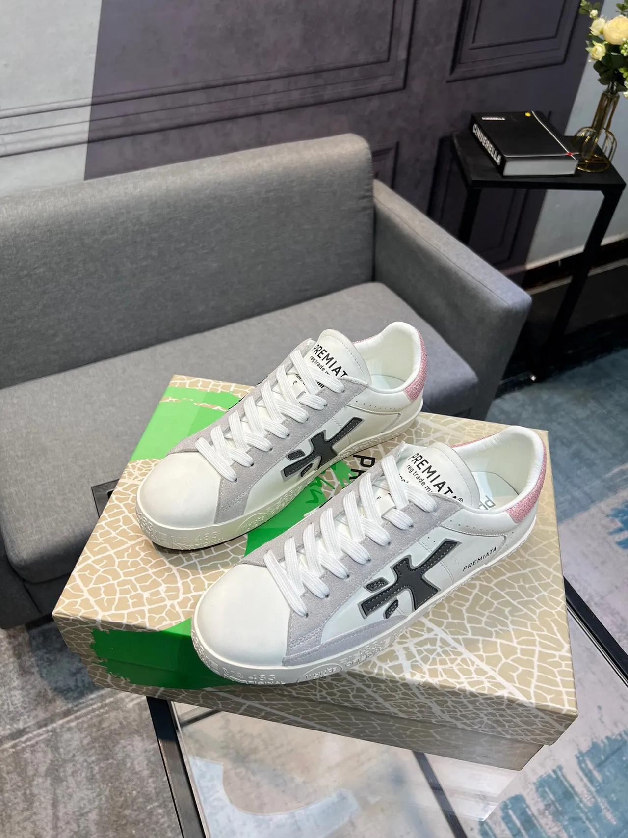 Premiata Chaussures Lifestyle Blanc et Gris à bout bas en matériau mixte 3