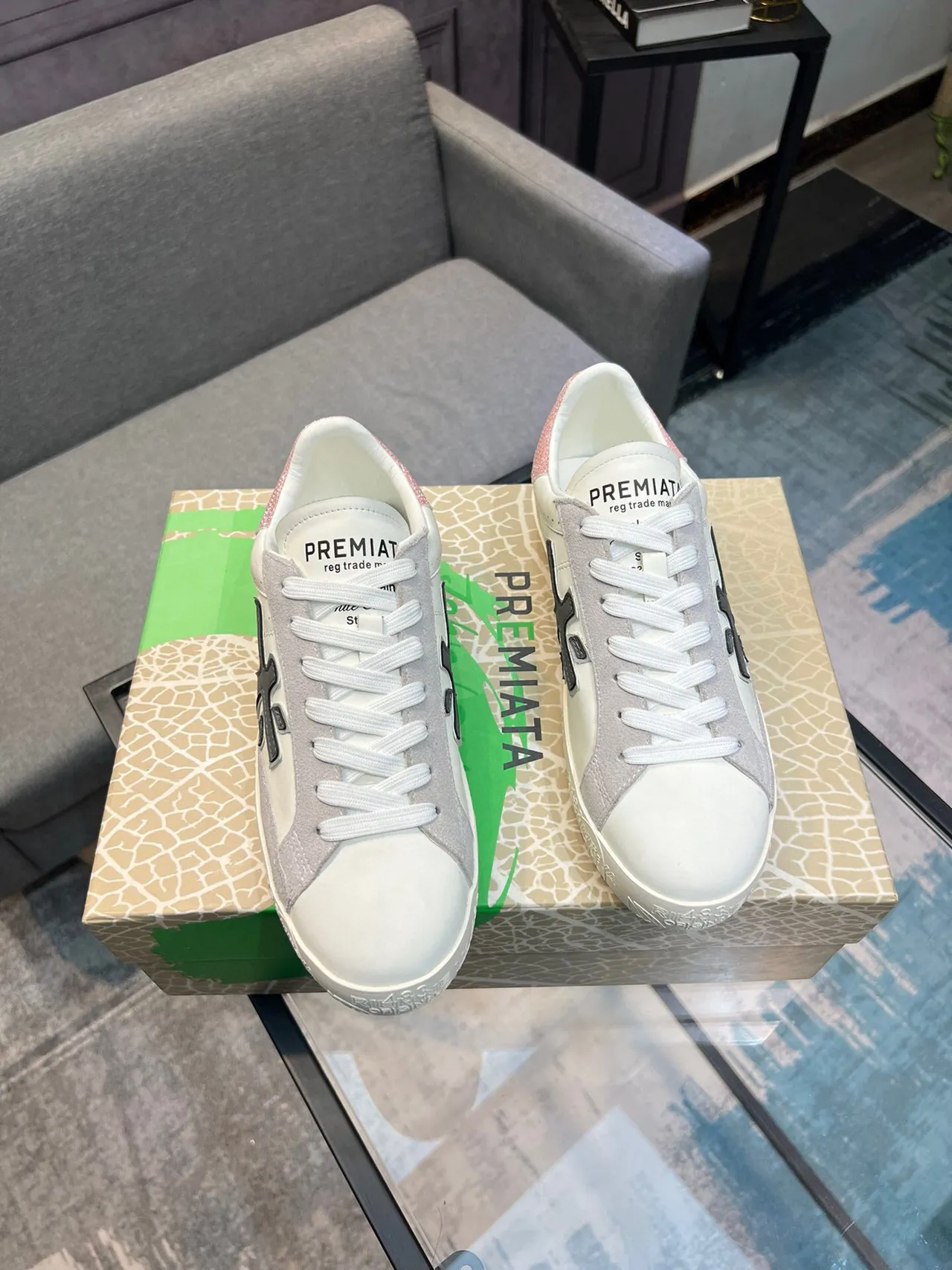 Premiata Chaussures Lifestyle Blanc et Gris à bout bas en matériau mixte 5