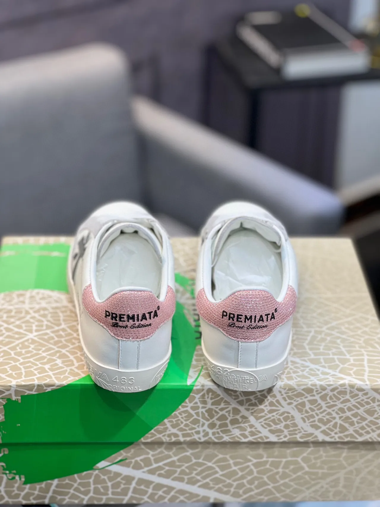 Premiata Chaussures Lifestyle Blanc et Gris à bout bas en matériau mixte 7