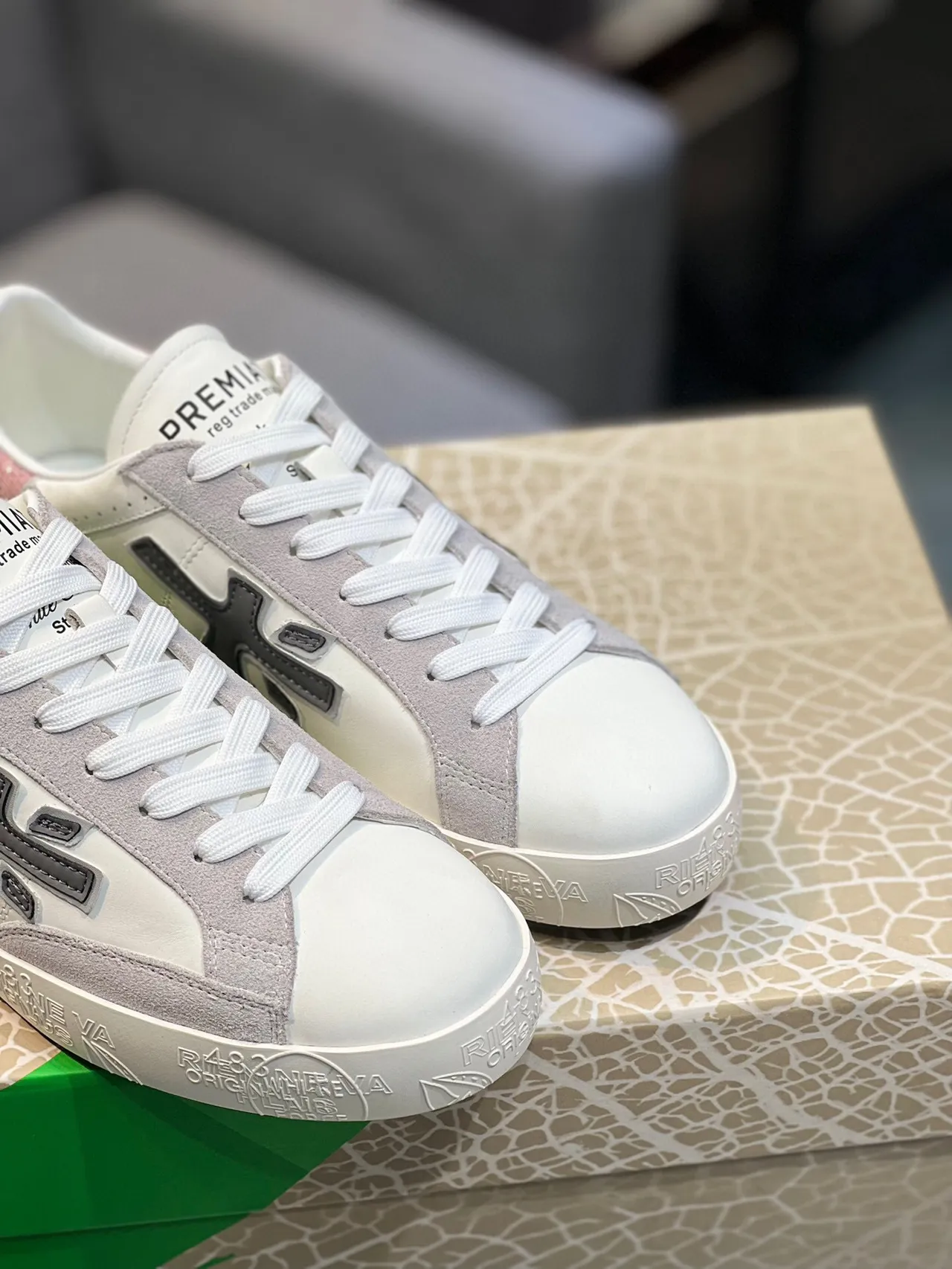 Premiata Chaussures Lifestyle Blanc et Gris à bout bas en matériau mixte 8