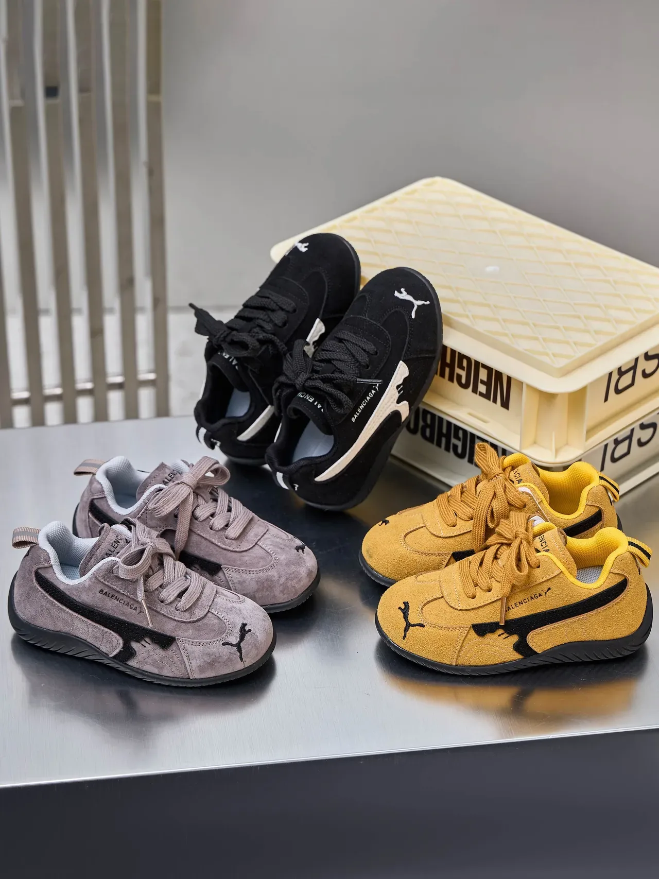Puma বেইজ কালো সুয়েড উপরের অংশ রেসিং-ইনস্পায়ার্ড সিলহুয়েট লাইফস্টাইল স্নিকার্স 3