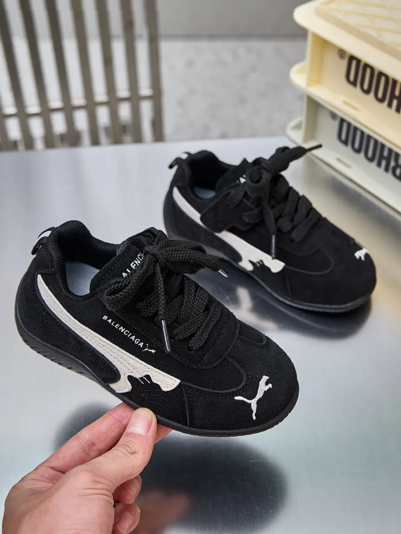 Puma বেইজ কালো সুয়েড উপরের অংশ রেসিং-ইনস্পায়ার্ড সিলহুয়েট লাইফস্টাইল স্নিকার্স 5
