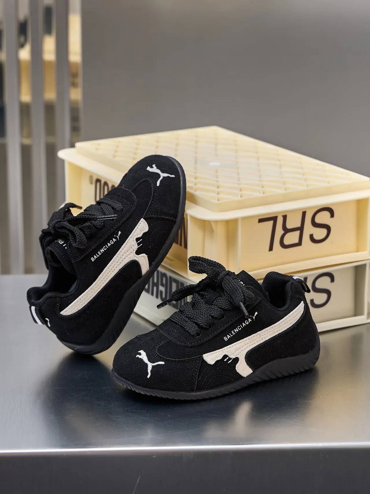 Puma বেইজ কালো সুয়েড উপরের অংশ রেসিং-ইনস্পায়ার্ড সিলহুয়েট লাইফস্টাইল স্নিকার্স 8