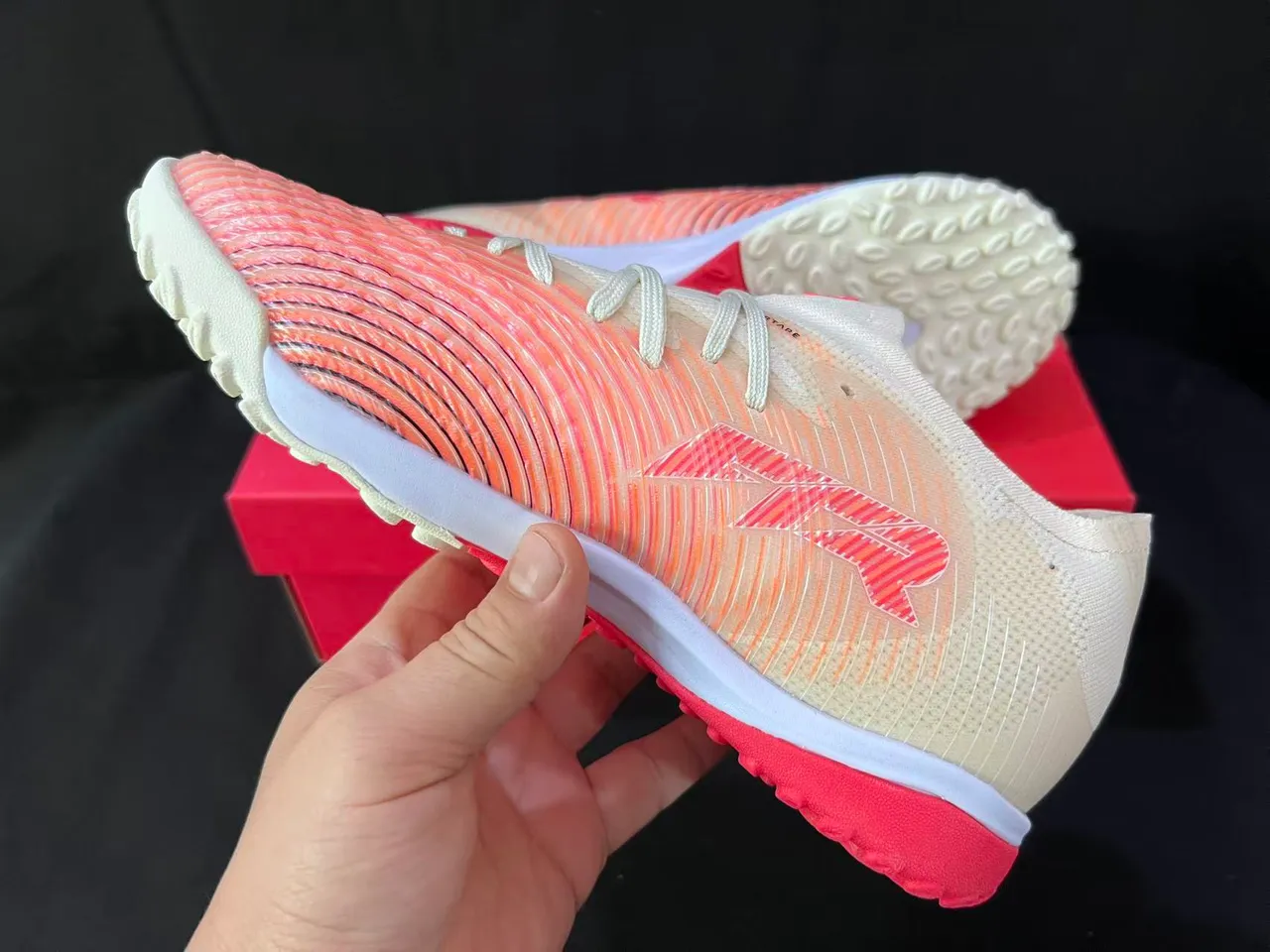 Puma Future Z Beige Pink أعلى التريكو شبكة التدرج العشب الاصطناعي أحذية كرة القدم 4