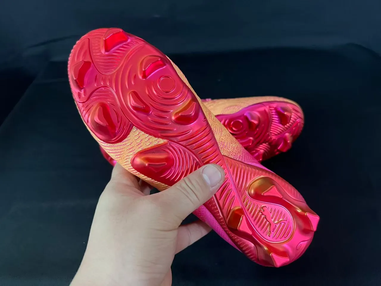 Puma Future Z গোলাপি কমলা লো-কাট লেস-আপ টেক্সচার্ড সিন্থেটিক আপার ফার্ম-গ্রাউন্ড সকার জুতো 2