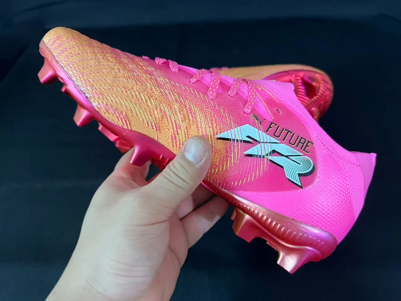 Puma Future Z গোলাপি কমলা লো-কাট লেস-আপ টেক্সচার্ড সিন্থেটিক আপার ফার্ম-গ্রাউন্ড সকার জুতো 4