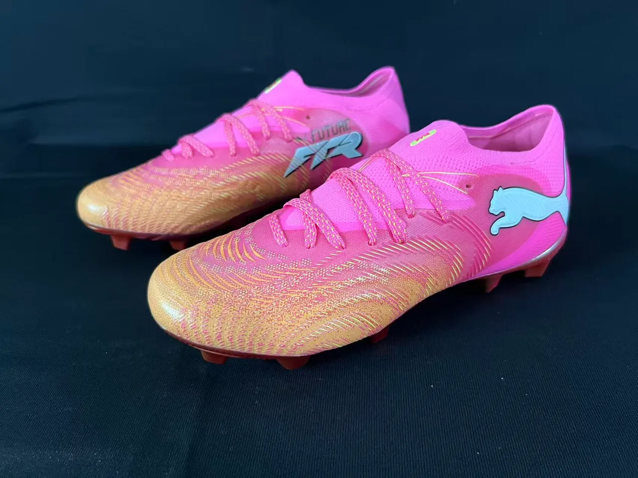 Puma Future Z গোলাপি কমলা লো-কাট লেস-আপ টেক্সচার্ড সিন্থেটিক আপার ফার্ম-গ্রাউন্ড সকার জুতো 10